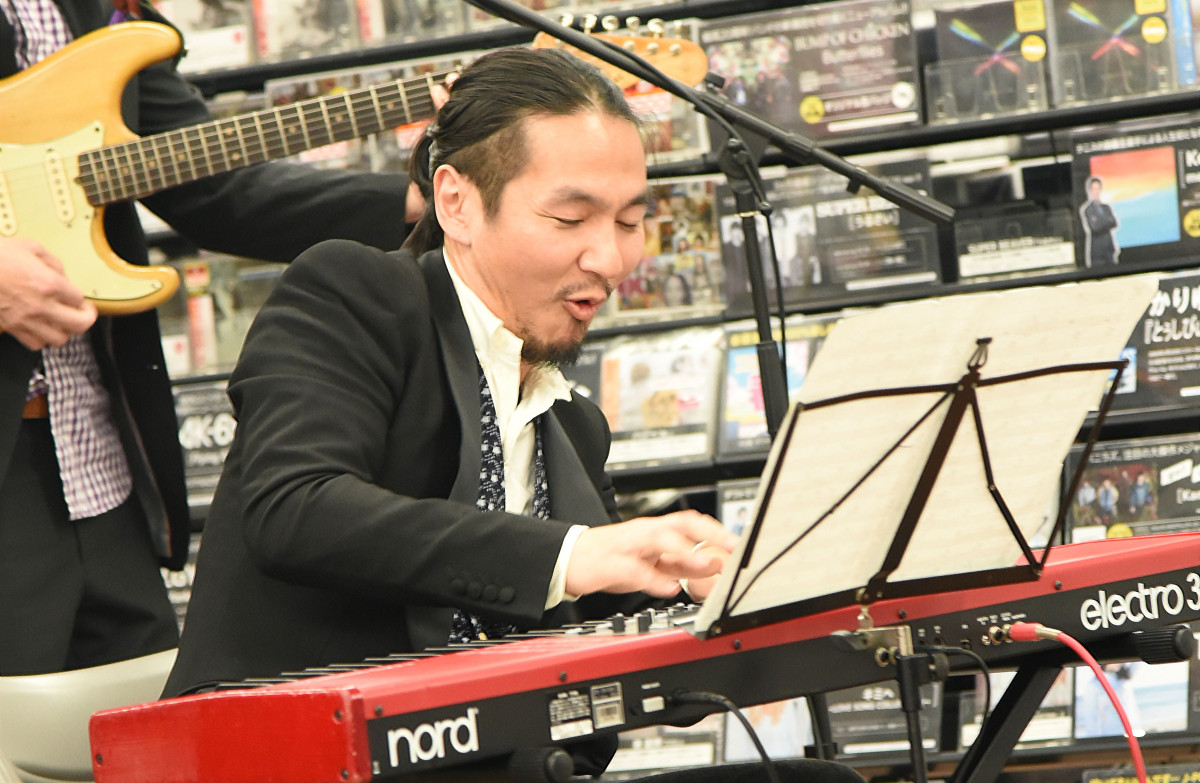 雨ふらしカルテットのピアノはサーカス田中さん